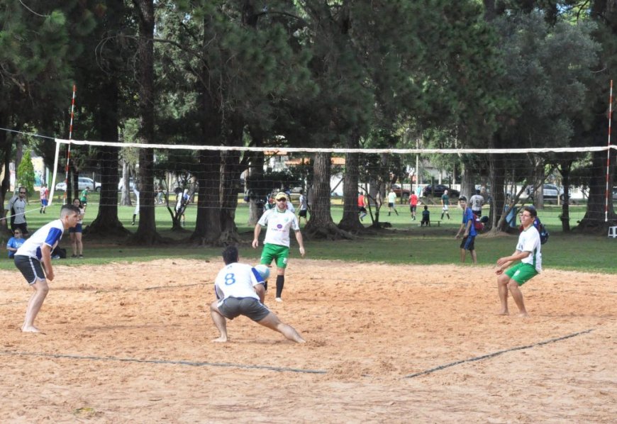 VÔLEI DE AREIA DA OLIMTRA AGITA O PARQUE MUNICIPAL NO SÁBADO