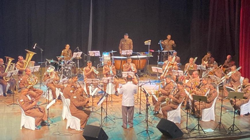 BANDA DA POLÍCIA MILITAR SE APRESENTA NA E.M. LÚCIA SACOMAN, NA FAZENDA APARECIDA