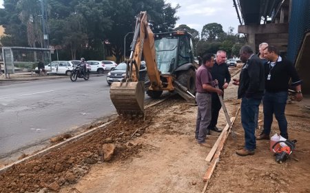 PREFEITO VISITA OBRA DE REVITALIZAÇÃO DA AVENIDA JOÃO PINHEIRO