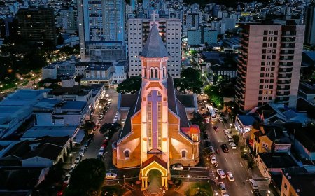 Igreja Matriz nossa Senhora da Saúde foi Inspirada em obra Francesa