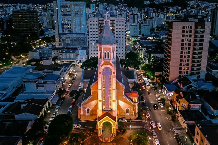 Igreja Matriz nossa Senhora da Saúde foi Inspirada em obra Francesa