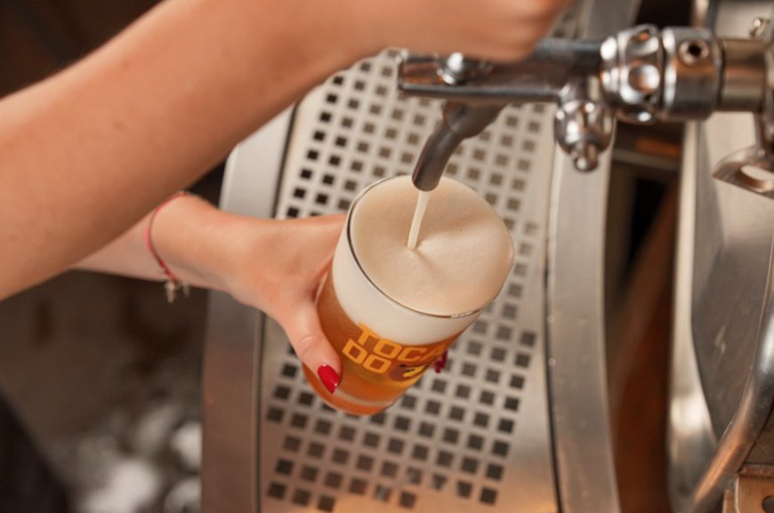 Cervejas com coco queimado, paçoca e caju entram no cardápio exclusivo da Toca do Urso