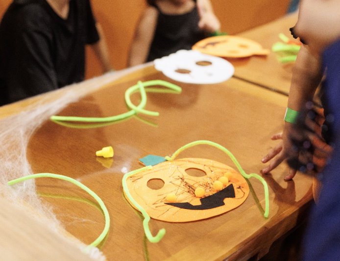 Halloween transforma o RibeirãoShopping em cenário de fantasia e diversão para crianças e famílias