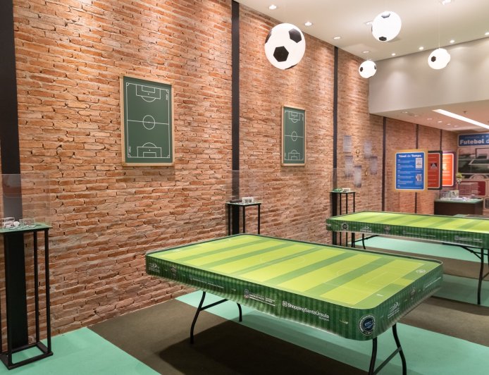 Futebol de botão e personagens clássicos reforçam a nostalgia como experiência no ShoppingSantaÚrsula
