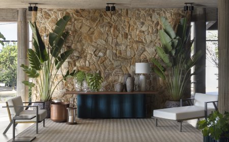 Madeira e tons terrosos ganham espaço e redefinem a sensação de conforto nos ambientes