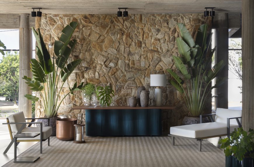 Madeira e tons terrosos ganham espaço e redefinem a sensação de conforto nos ambientes