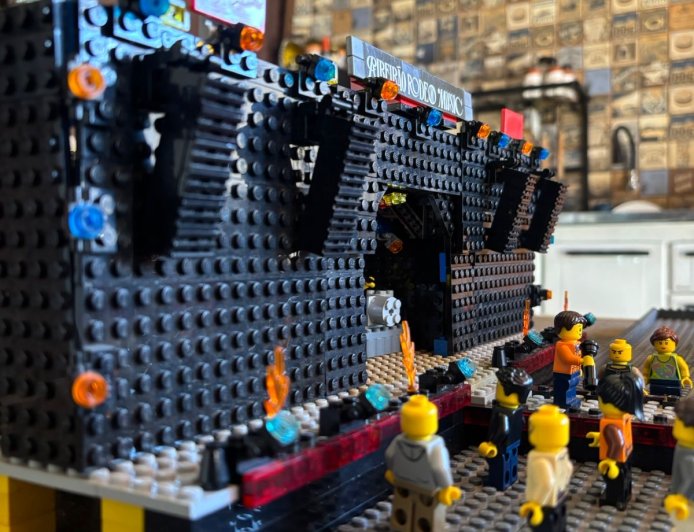 Maquete em LEGO do Ribeirão Rodeo Music para celebrar os 20 anos do evento