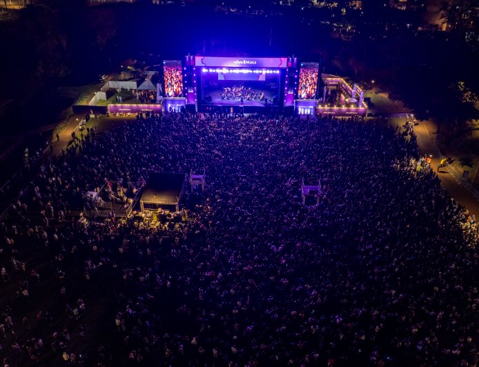 Vivo Música reúne 10 mil pessoas em Ribeirão Preto em edição com Péricles e Orquestra Sinfônica