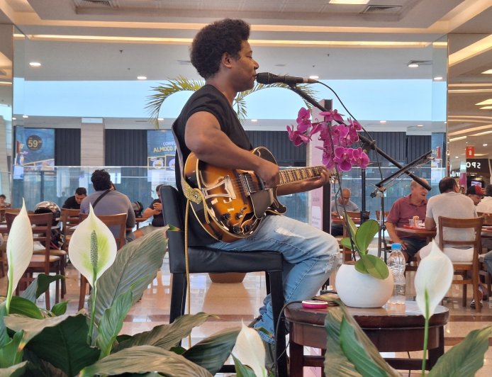 ShoppingSantaÚrsula reúne música ao vivo e programação especial de Dia dos Namorados no projeto Almoço Musical