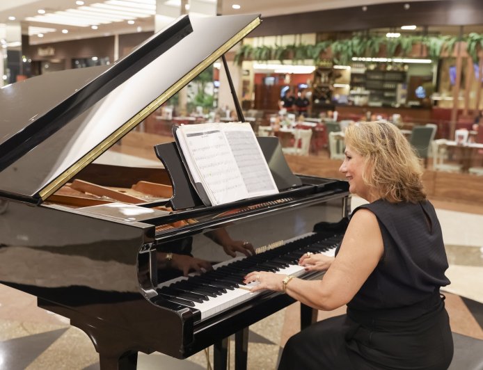Clássicos musicais embalam as apresentações de piano no RibeirãoShopping em agosto