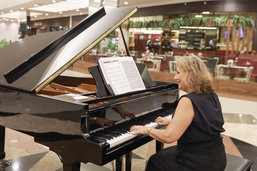 Clássicos musicais embalam as apresentações de piano no RibeirãoShopping em agosto